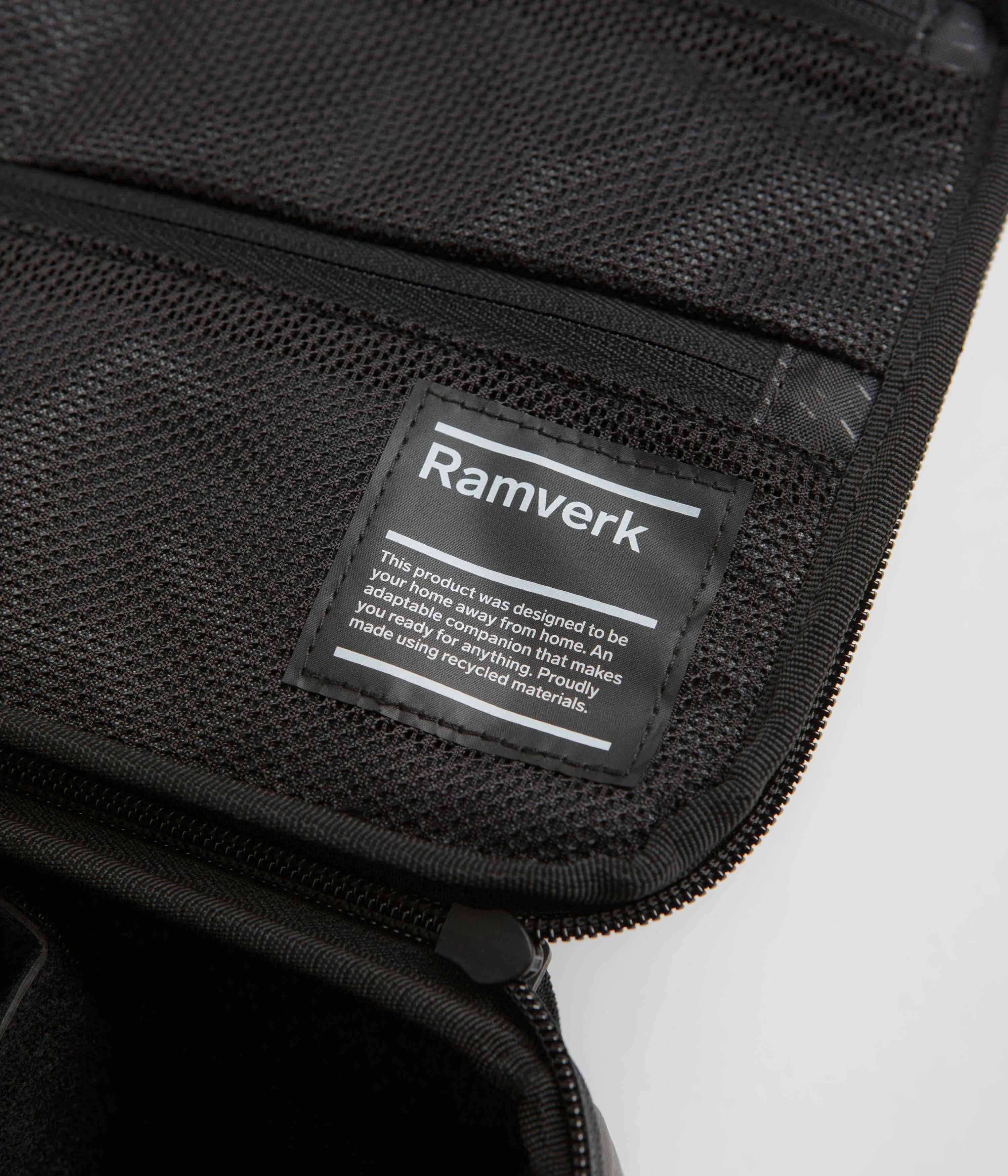 D_b_ Ramverk Small Camera Insert - Black Out