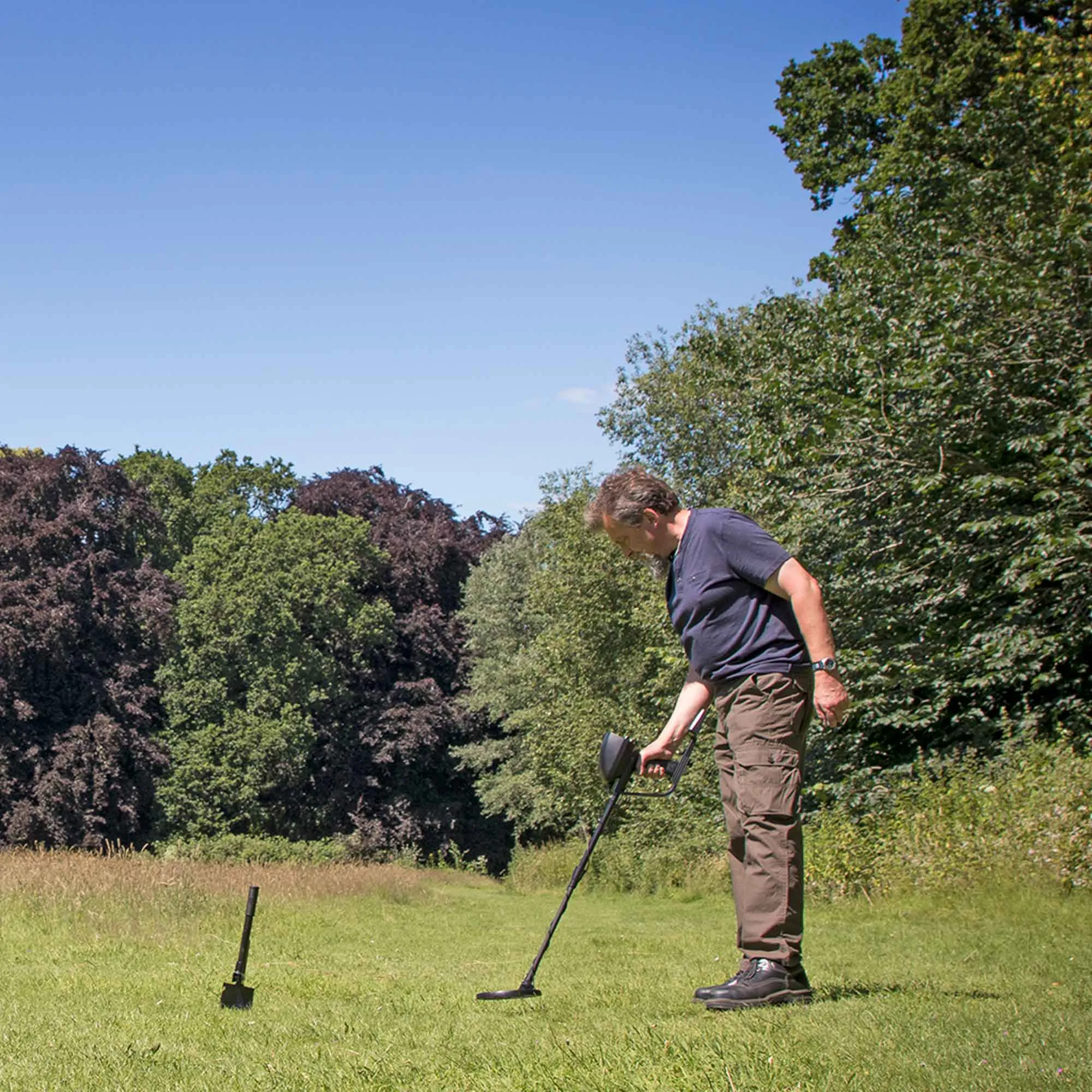 Lightweight Metal Detector with High Accuracy Pinpoint Function - DL6