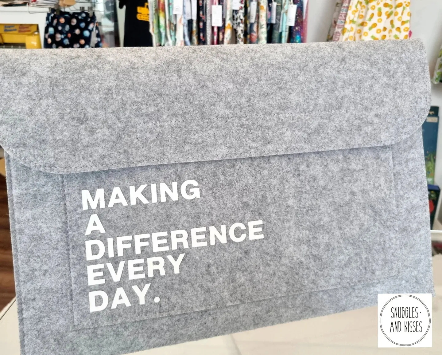 Teacher Gifts- 'Making a Difference Everyday' Laptop Bag/Paperwork Folder