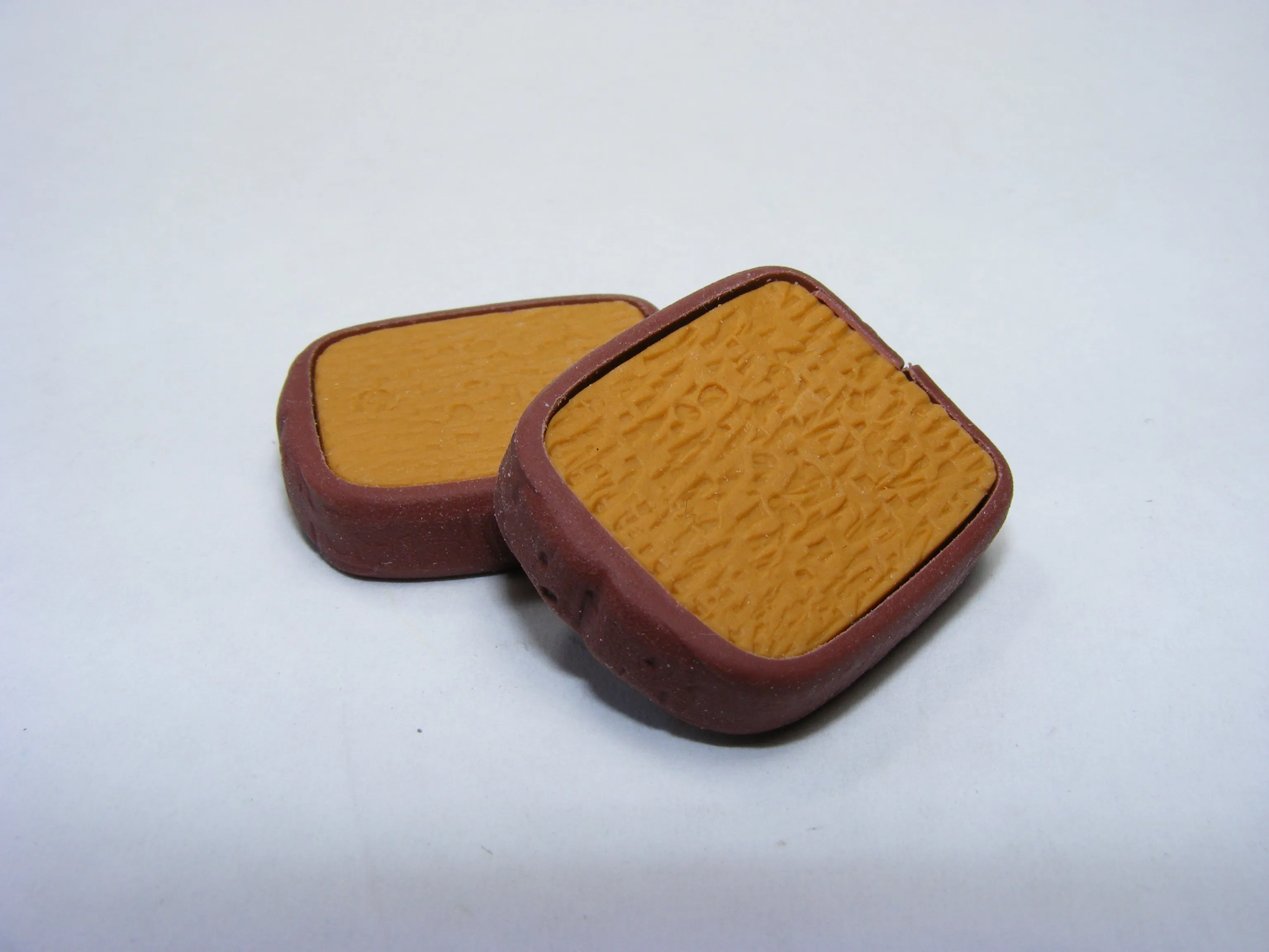 X 38073 2 SLICES OF BREAD ERASER-DISCONTINUED